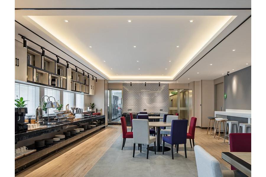 Campanile Hotel Wuhan Zhongnan Road Metro Station Zewnętrze zdjęcie