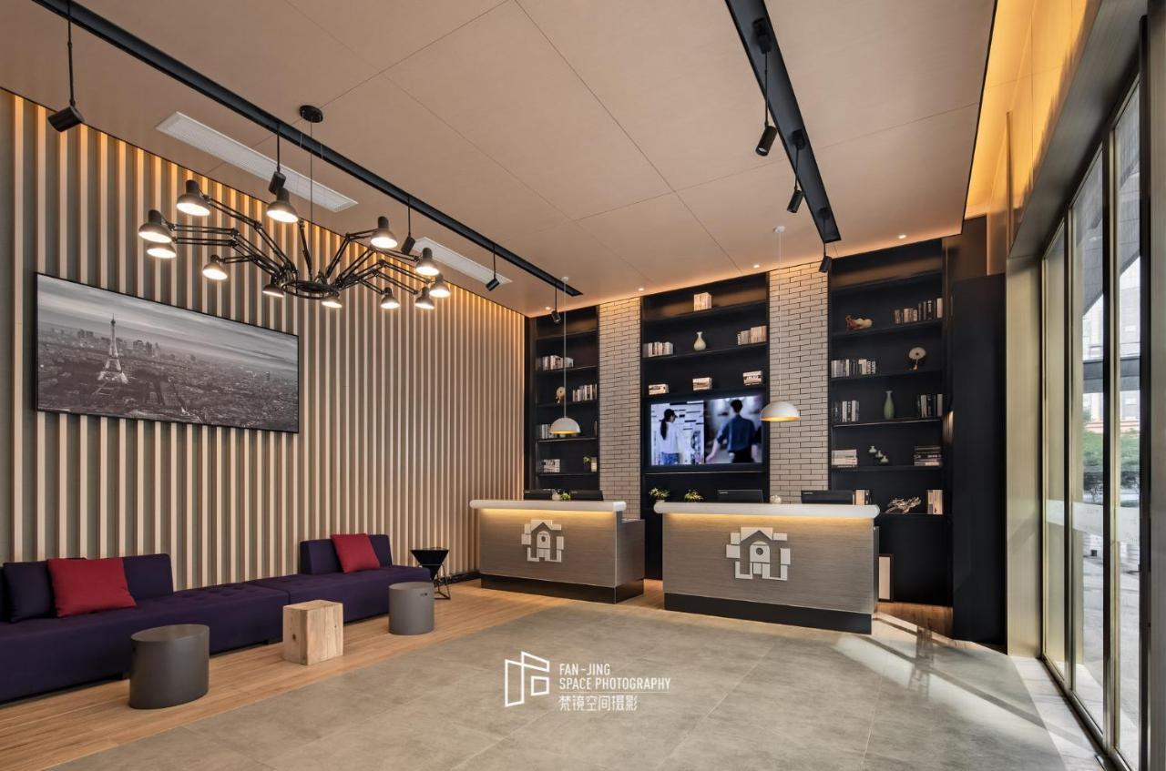 Campanile Hotel Wuhan Zhongnan Road Metro Station Zewnętrze zdjęcie