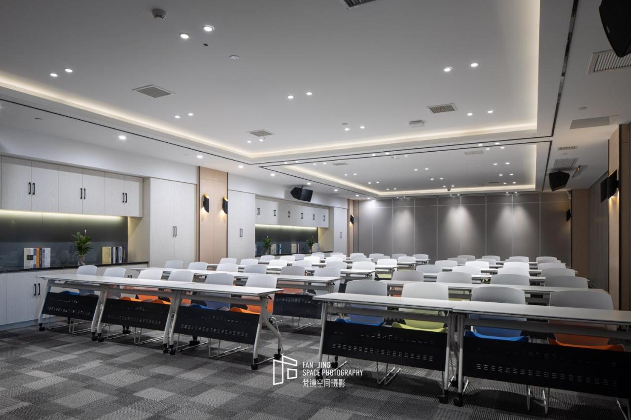 Campanile Hotel Wuhan Zhongnan Road Metro Station Zewnętrze zdjęcie
