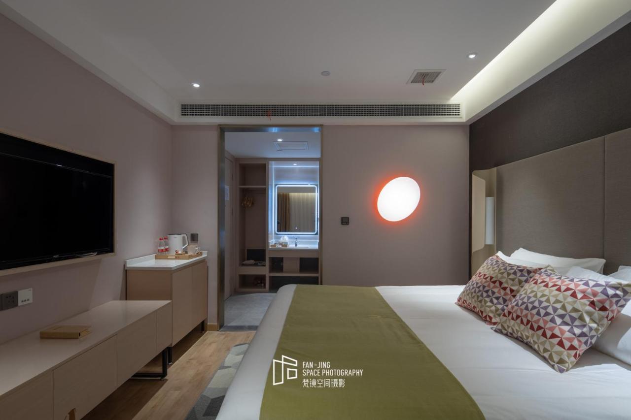 Campanile Hotel Wuhan Zhongnan Road Metro Station Zewnętrze zdjęcie