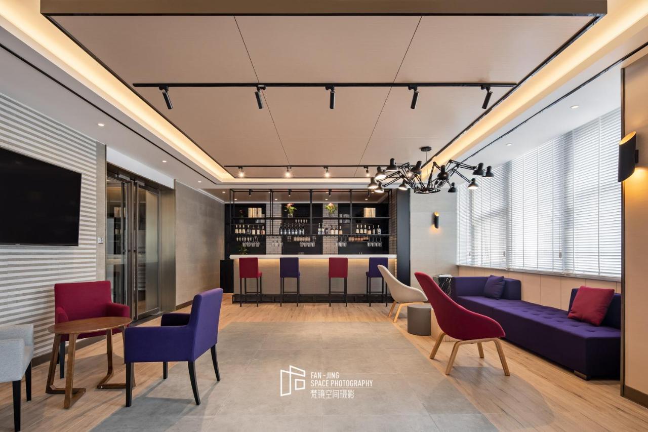 Campanile Hotel Wuhan Zhongnan Road Metro Station Zewnętrze zdjęcie